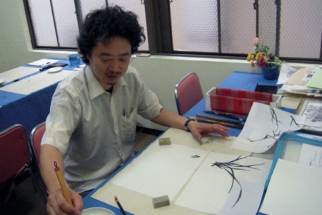 講師の満柏（マンバイ）は、中国生まれの水墨画家で、日中水墨協会会長も勤めております。