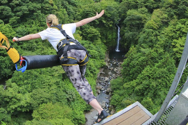 【初めての方限定】静岡・富士・バンジージャンプ（橋の高さ54mのブリッジバンジー・アクションカメラレンタル付）