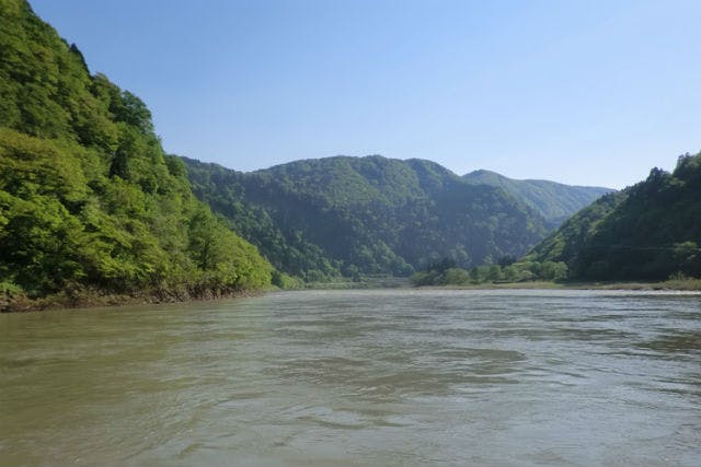 最上川船下り義経ロマン観光は山形県最上郡にて、最上川下りを主催しています。