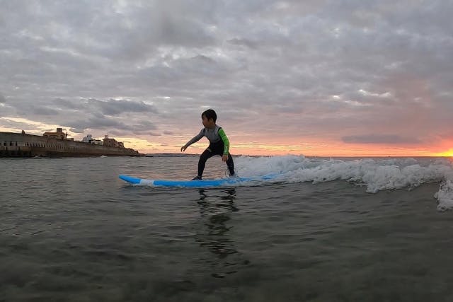 【沖縄・北谷・サーフィン】5歳からOK！家族でサーフィン体験！年中暖かい沖縄の海でLet’s Surfing!! ✴︎GOPRO写真付き