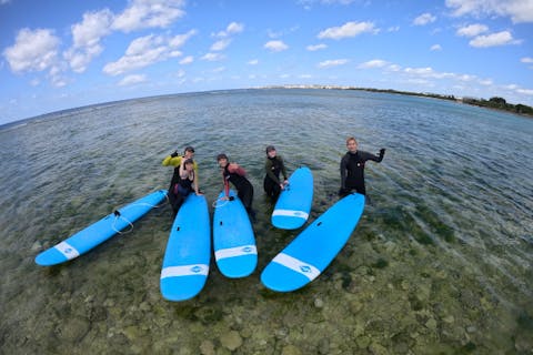 【沖縄・北谷・サーフィン】5歳からOK！家族でサーフィン体験！年中暖かい沖縄の海でLet’s Surfing!! ✴︎GOPRO写真付き