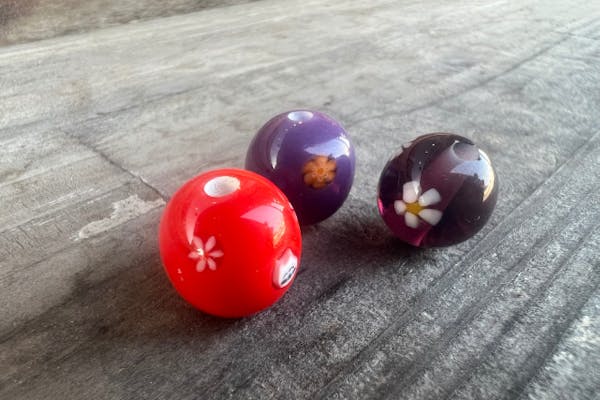 新潟市・とんぼ玉】選べる色は30種類！色とりどりのとんぼ玉を作