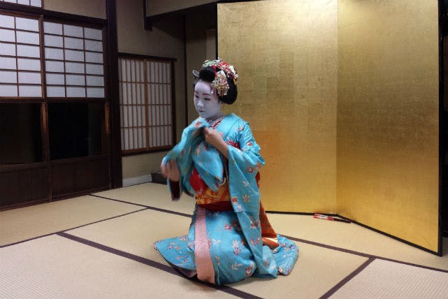 【京都・文化体験】文化財の町家を貸し切って、舞妓さんとのディナーを楽しもう