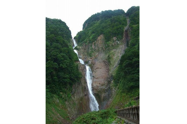 【富山・エコツアー】日本一の滝を見に行こう！立山めぐり称名滝コース