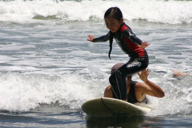 【千葉・サーフィン】初心者向けショートボードレッスンに挑戦！九十九里で波に乗ろう
