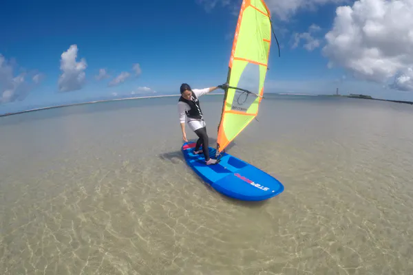 沖縄・ウィンドサーフィン】初心者にぴったりの海風遊び！ウィンド