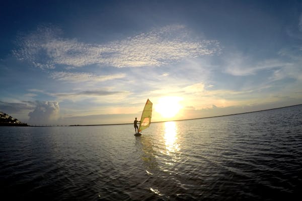沖縄・瀬長島・那覇空港から20分・ウインドサーフィン体験（2時間
