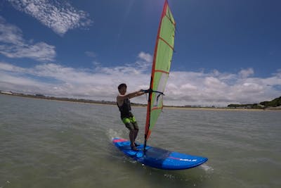 沖縄・瀬長島・那覇空港から20分・ウインドサーフィン体験（2時間