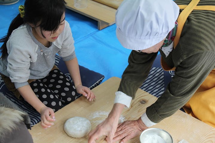 静岡県浜松市 そば打ち体験 山間に囲まれた教室で そば打ち体験を楽しもう アソビュー