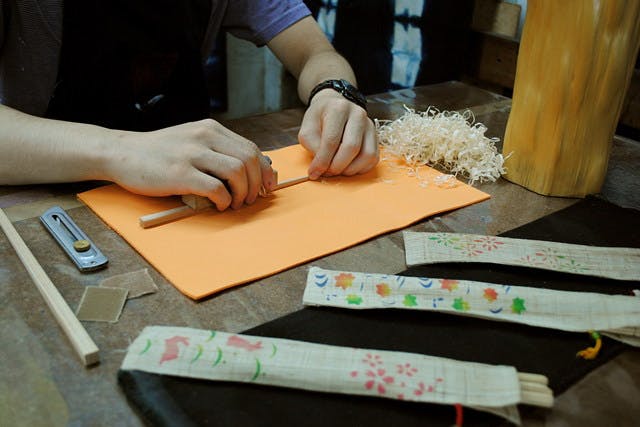 【京都・箸作り体験】じっくり半日！京銘木・北山杉のマイ箸＆友禅箸袋作り