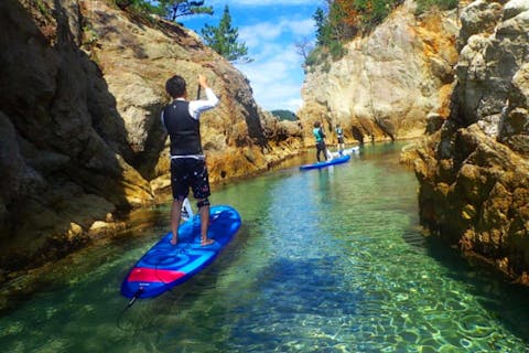 【鳥取・SUP】岩場をすり抜け、洞窟をくぐる！城原海岸SUPツアー（経験者向け）
