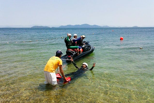 【滋賀・琵琶湖】ベタベタしない！透明度最高の完全淡水！フライボード体験｜アソビュー！