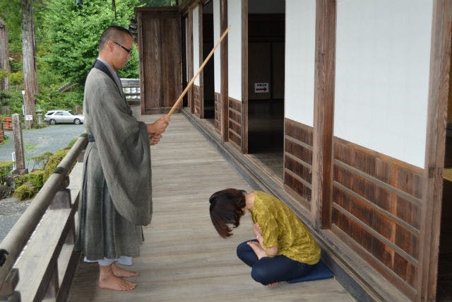臨済宗大本山方広寺で座禅体験。静岡県浜松市にある当寺は1371年創建の古刹です。