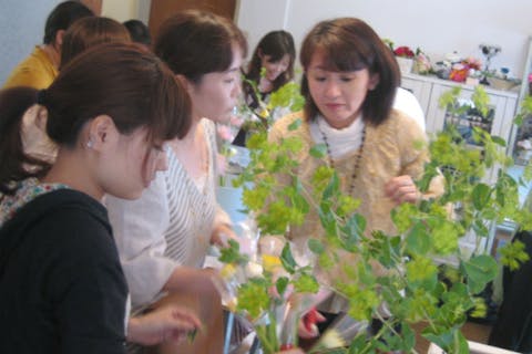 【恵比寿・フラワーアレンジメント】フレッシュさが魅力の生花アレンジメント＆アートセラピー