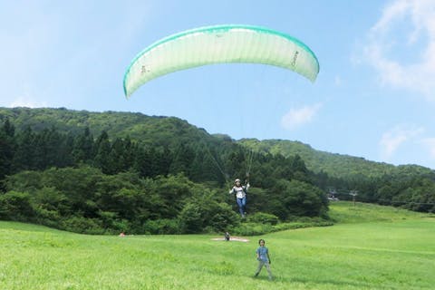 【宮城県・パラグライダー・半日】パラグライダーで雄大な景色を満喫。半日で基本を身につけましょう