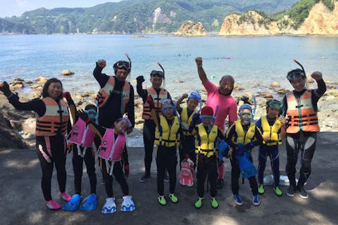 【静岡・西伊豆・シュノーケリング】子供も大人も一緒に楽しめるシュノーケリング！伊豆黄金崎でお魚いっぱいの約2時間！