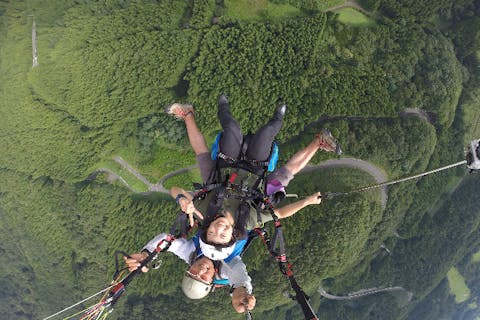 【群馬・沼田・パラグライダー】2人乗りタンデムで楽々！プロ・パイロットと大空へ！