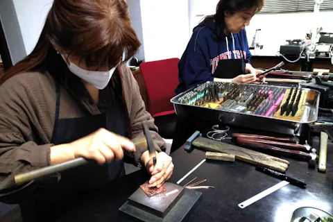 【神奈川・湘南辻堂・彫金体験】石付きがうれしい！シルバー刻印バングルコース