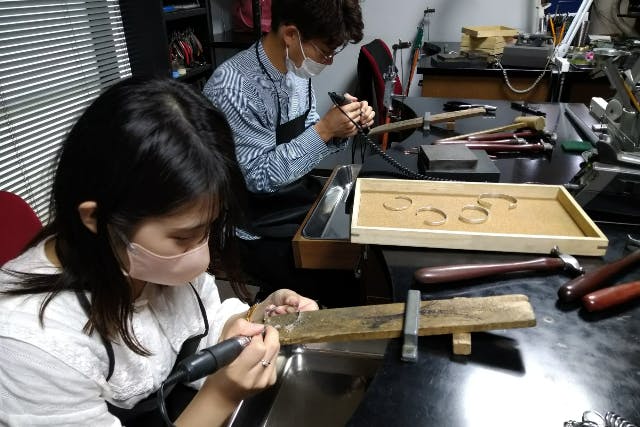 【神奈川・藤沢・彫金体験】存在感ある仕上がりに！シルバー槌目バングルコース