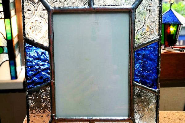 六本木駅より徒歩6分！ステンドグラスでフォトフレーム作り（約4～5