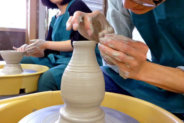 岐阜県多治見市のボイスオブセラミックスは陶芸体験を行っています。美濃焼に挑戦しませんか。