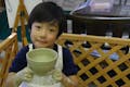 初めての陶芸体験でも、プロも納得のできばえです。小さなお子さまも本格的な器を作ることができます。