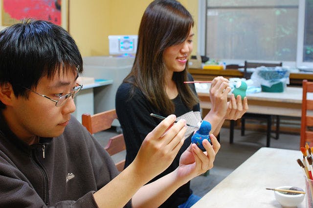 北海道函館のはこだて工房舎は、陶芸体験教室を開催しています。