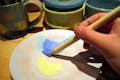 粘土を使った制作体験では、ろくろ回しでの陶器の制作や、フィギュア作りが体験できます。