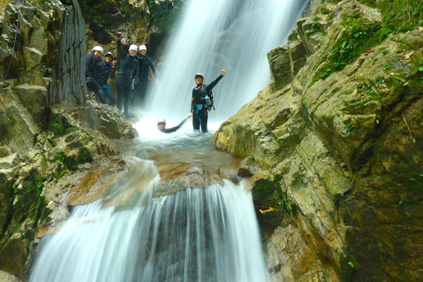 滋賀・シャワークライミング】本格滝登り！どシャワーを浴びながら登る