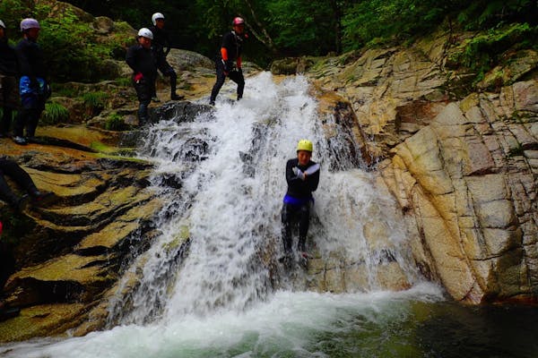 滋賀・シャワークライミング】本格滝登り！どシャワーを浴びながら登る