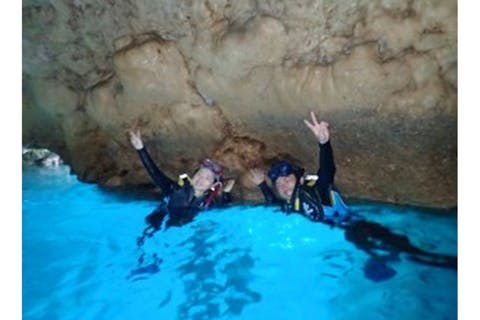 【沖縄・北谷・シュノーケリング】＜北谷発＞往復送迎付き！青の洞窟ボートシュノーケリング
