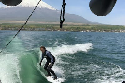 山中湖・ウェイクボード】絶景の湖上でウェイクボードを楽しもう