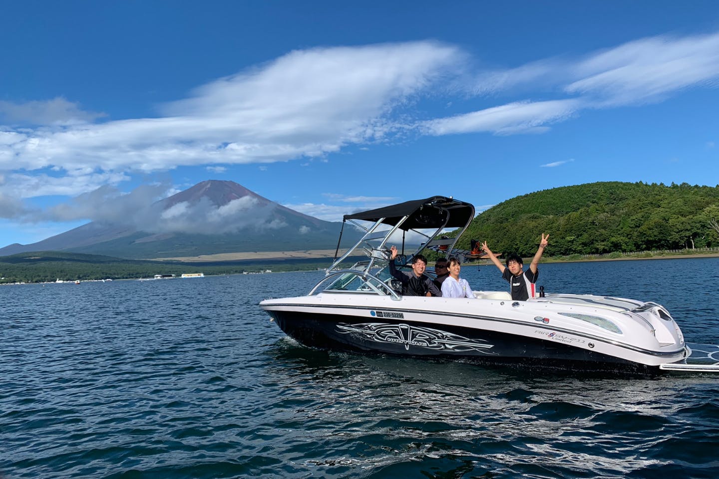 【山中湖・クルージング】富士山を眺めながら山中湖を優雅に遊覧しよう！