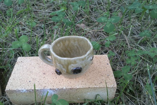 陶芸体験でオリジナルカップを作成し、毎日のティータイムを楽しんでみてはいかがでしょうか。