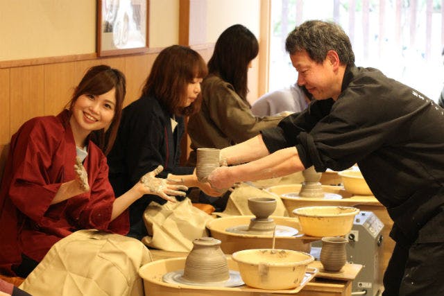 京都市東山区の瑞光窯京都清水店です。丁寧な指導とキレイな仕上がりの陶芸体験はいかがですか。