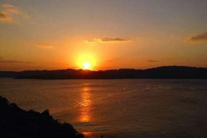 奄美大島 サンセットクルージング 夕暮れに染まるロマンチックな船の時間 アソビュー