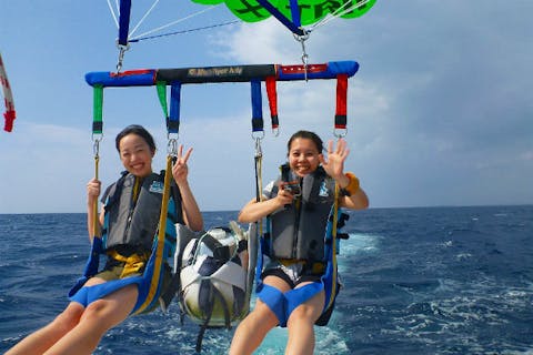 【沖縄／本部町・美ら海水族館近く】水納島ボート体験ダイビング＆パラセーリング  上陸1日コース