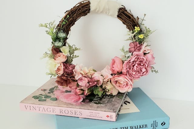 【千葉市・アーティフィシャルフラワー】まるで生花のような雰囲気のフラワーアレンジ