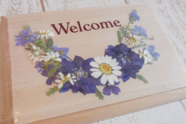 東京 富士見台 押し花体験 花の美しさそのままに 押し花でウェルカムボード作り アソビュー