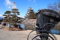 国宝松本城は一見の価値あり。おほりの水辺に映る姿はまるで錦絵のようです。