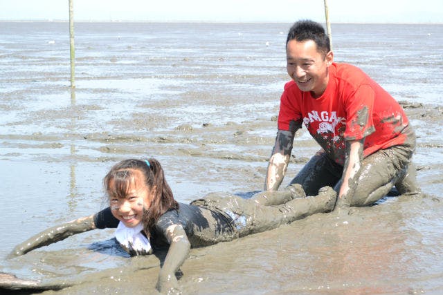 佐賀 干潟遊び 泥まみれになって遊ぼう 干潟体験プラン アソビュー