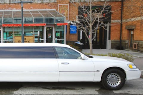 【函館・観光タクシー・90分】シャンパン片手に異国情緒の街並みへ！リムジンクルージング