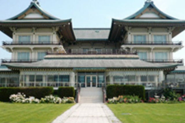 柳が崎湖畔公園びわ湖大津館では、琵琶湖でのレイクサイドヨガを主催しています。