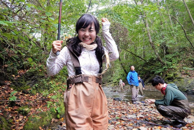 【北海道上川群・釣り体験】澄んだ空気の中で釣りを満喫！早朝釣り体験