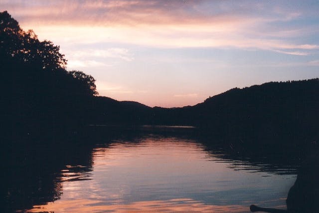 【北海道屈足湖・カヌー体験】夕日に染まる屈足湖で、ロマンチックなカヌー体験