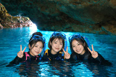 【沖縄・恩納村・シーウォーク】シーウォーク＆青の洞窟シュノーケリング欲張りセット Goproカメラ、タオルレンタル付