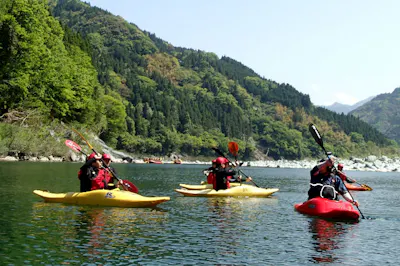 水の上の王道スポーツ！清流吉野川ではじめての本格リバーカヤックで 
