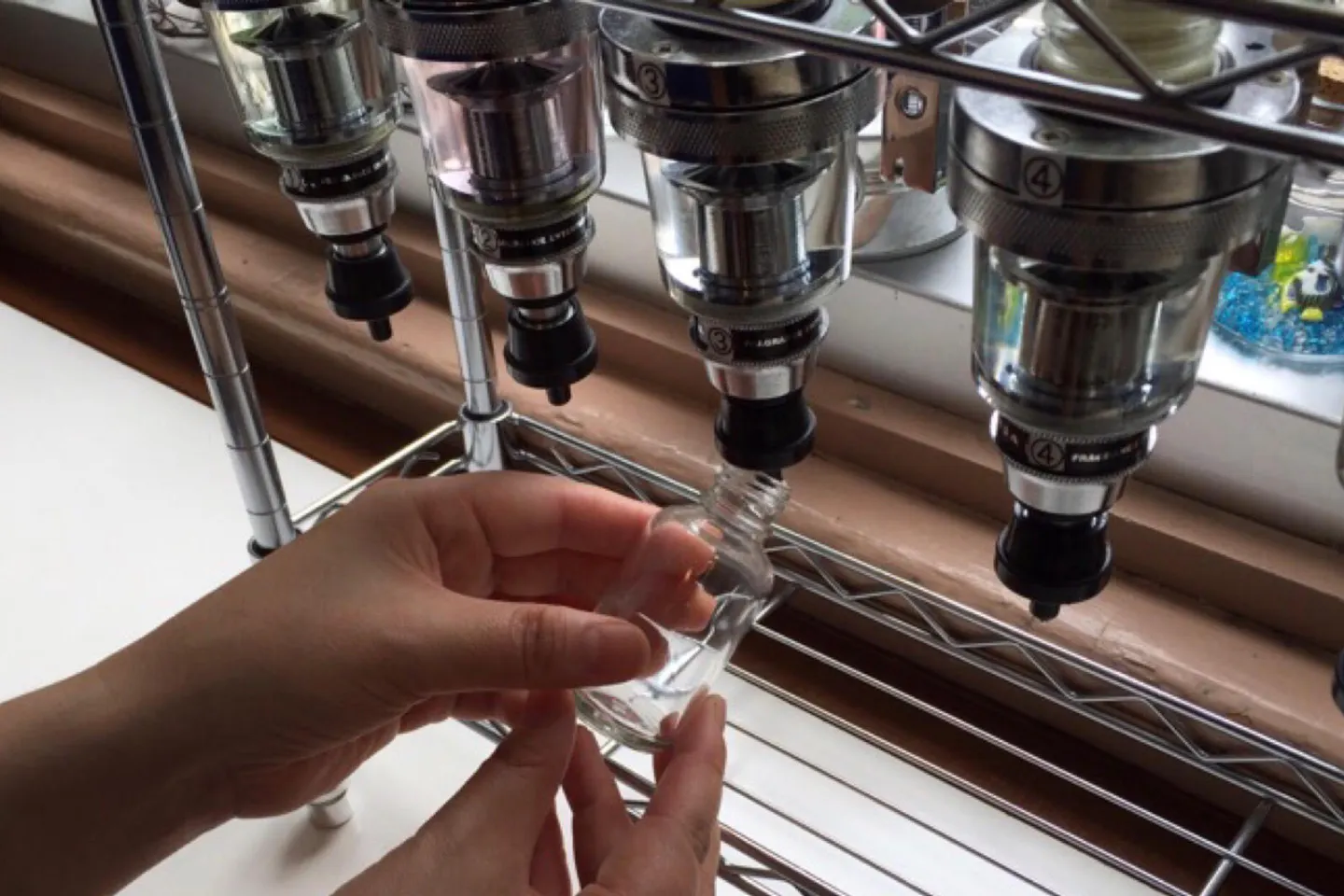 神戸 調香体験 自分だけの香りでエレガントな女性に オリジナルオードトワレ作り アソビュー