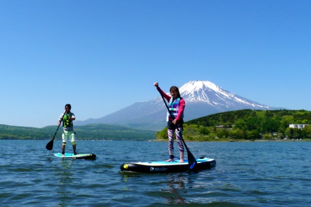 【SUPデビュー・ガイド付き】絶景、富士のふもとでガイドと一緒にSUPツーリング（2時間）＜山梨・山中湖＞