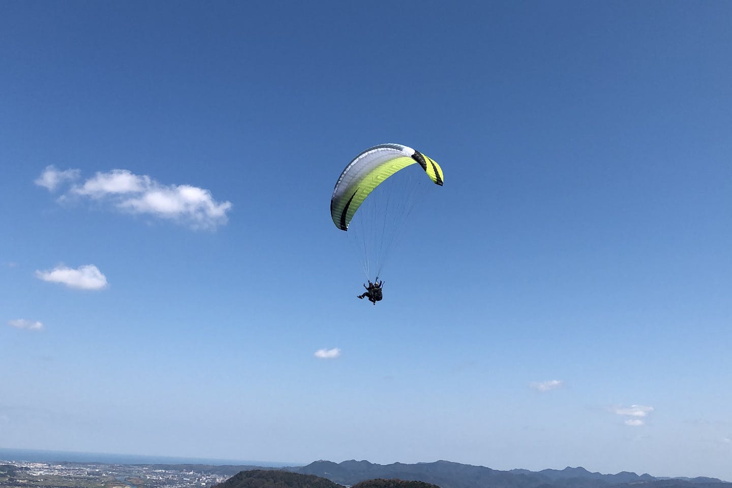 【鳥取・霊石山・パラグライダー】タンデムパイロットと一緒に空を飛ぼう！